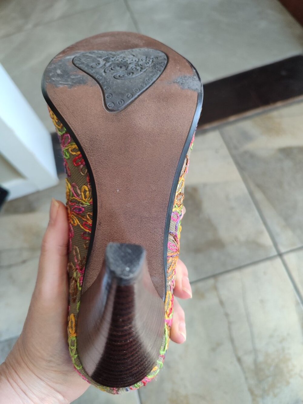 RARE Collectible Naughty Monkey Vintage Y2K Tapestry Pumps Size 8.5 - Picture 11 of 12